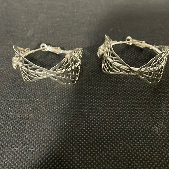 Leaf Hoop Earrings  - Picture 1 of 5